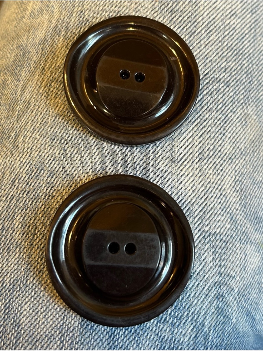 Set of 7 large vintage buttons